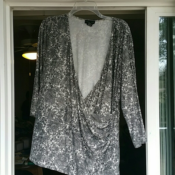 92% polyester 8% spandex gorgeous top - Picture 1 of 2